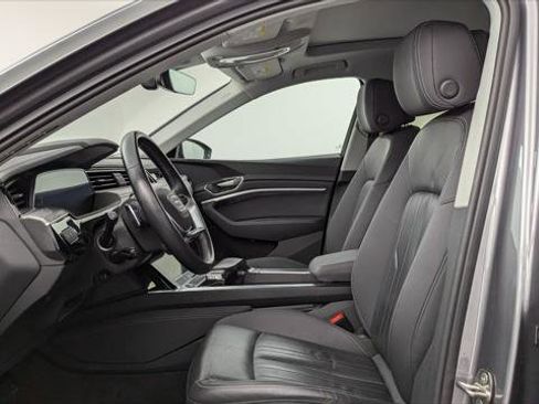 Used 2021 Audi e-tron Premium w/ Convenience Plus Package image 11