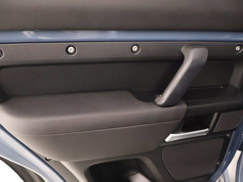 Used 2025 Land Rover Defender 110 X-Dynamic SE image 17