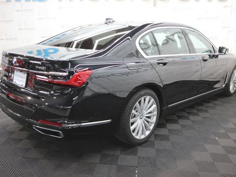 Used 2022 BMW 740i xDrive w/ Premium Package AWD/4WD image 9