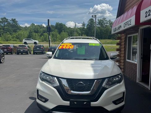 Used 2017 Nissan Rogue SV AWD/4WD image 3