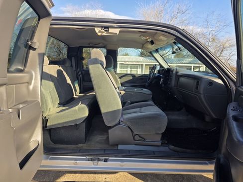 Used 2005 Chevrolet Silverado 2500 LS image 18