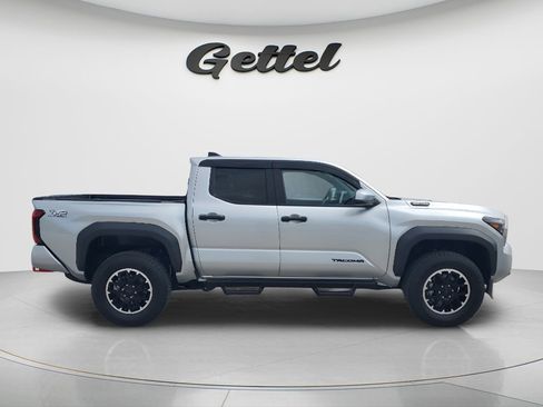 Used 2025 Toyota Tacoma TRD Off-Road AWD/4WD image 4