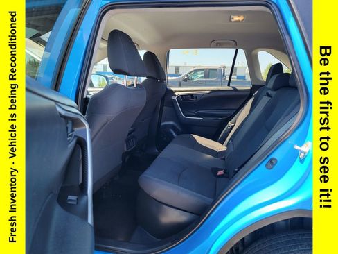 Used 2019 Toyota RAV4 LE w/ Carpet Mat Package AWD/4WD image 24