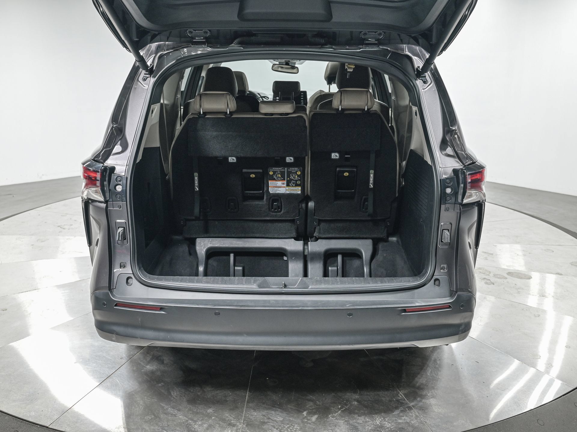 Used 2024 Toyota Sienna XLE FWD image 5