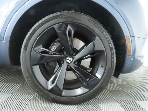 Used 2019 Bentley Bentayga V8 image 34