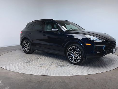 Used 2023 Porsche Cayenne AWD/4WD image 2