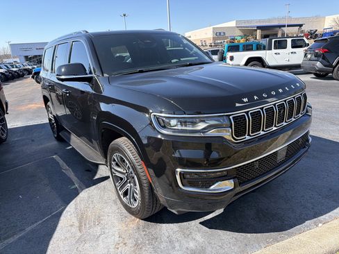 Used 2024 Jeep Wagoneer 4WD w/ Premium Group I image 3