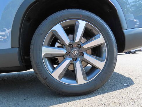 New 2025 Honda Pilot Touring image 9