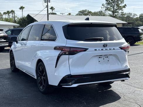 Used 2024 Toyota Sienna XSE FWD image 4