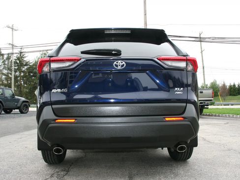 Used 2019 Toyota RAV4 XLE w/ Convenience Package image 4