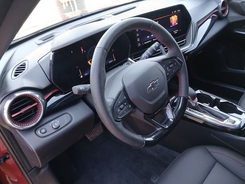 Used 2026 Chevrolet Trax RS w/ Sunroof Package FWD image 19
