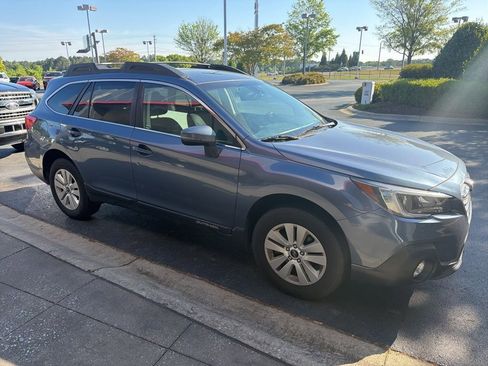 Used 2018 Subaru Outback 2.5i Premium image 2