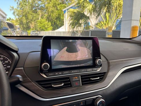 Used 2025 Nissan Altima 2.5 SV image 24