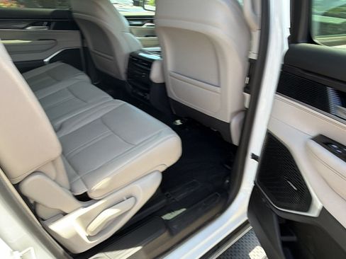 Certified 2024 Jeep Wagoneer 4WD image 21