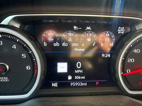 Used 2021 Chevrolet Silverado 1500 High Country w/ Technology Package AWD/4WD image 13