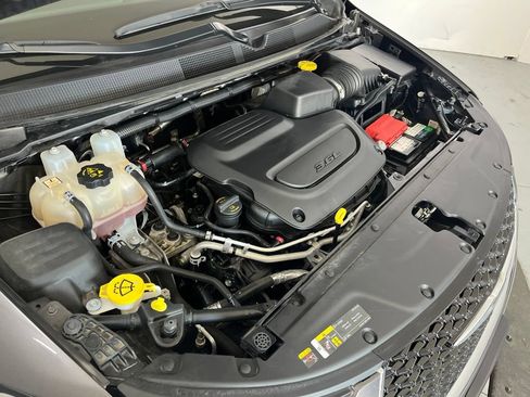 Used 2023 Chrysler Pacifica Limited FWD image 11