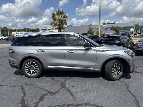 Used 2023 Lincoln Aviator 2WD w/ Premium Package image 2