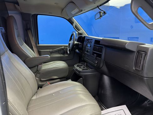 Used 2021 Chevrolet Express 2500 w/ Driver Convenience Package image 21