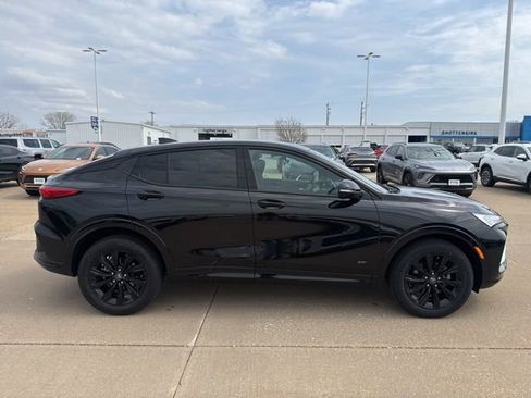 Used 2025 Buick Envista Sport Touring image 2