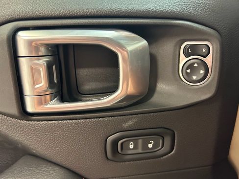 Used 2022 Jeep Gladiator Mojave w/ Dual Top Group AWD/4WD image 5