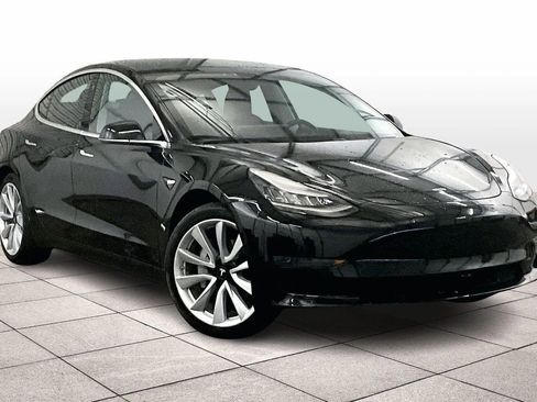Used 2020 Tesla Model 3 Standard Range Plus image 2