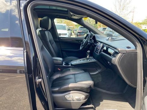 Used 2017 Porsche Macan image 32