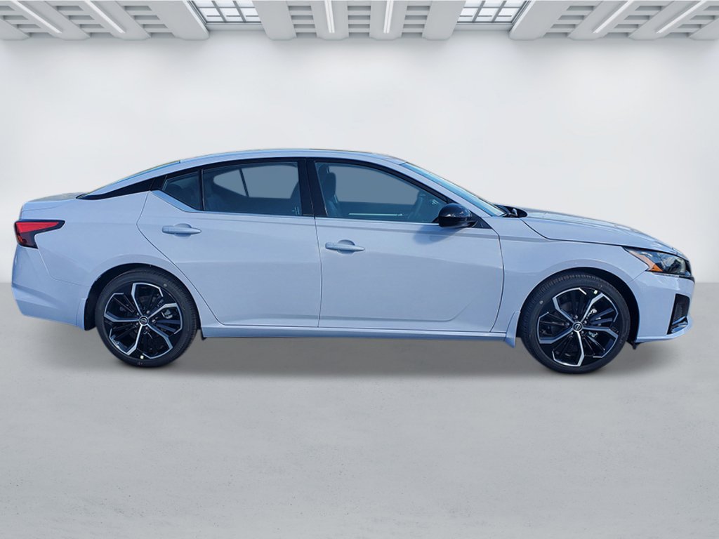 New 2025 Nissan Altima 2.5 SR w/ SR Premium Package FWD image 3