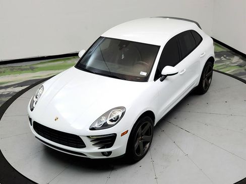 Used 2018 Porsche Macan AWD/4WD image 2