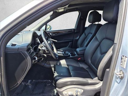 Used 2023 Porsche Macan AWD/4WD image 11