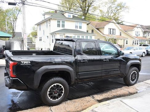 Used 2025 Toyota Tacoma TRD Off-Road AWD/4WD image 5