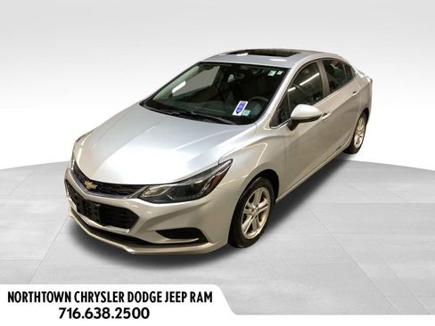 Used 2017 Chevrolet Cruze LT w/ Sun And Sound Package image 2