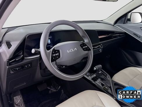 Used 2023 Kia Niro EX image 9