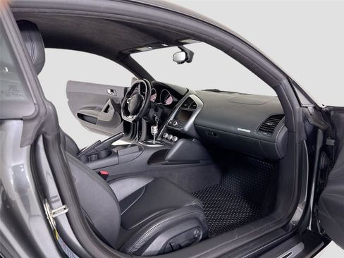 Used 2011 Audi R8 V10 image 22