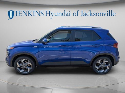 New 2025 Hyundai Venue SEL FWD image 6