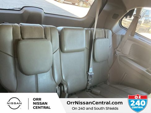 Used 2015 Chrysler Town & Country Limited Platinum image 13