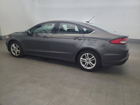 Used 2018 Ford Fusion SE w/ Fusion SE Technology Package FWD image 3