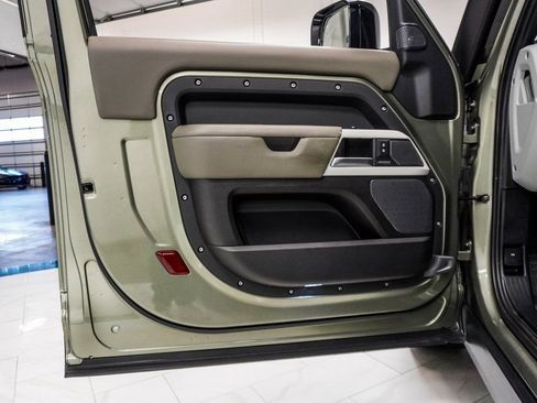 Used 2022 Land Rover Defender 90 X-Dynamic HSE image 17