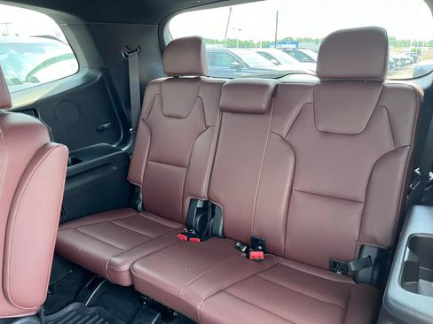 Certified 2024 Kia Telluride EX w/ EX Captain's Chair Package FWD image 23