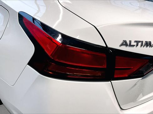 Used 2025 Nissan Altima 2.5 SV FWD image 27