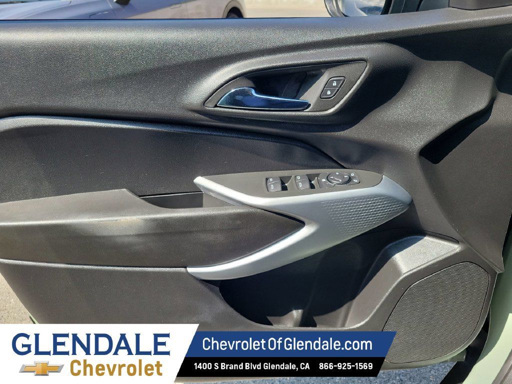 Used 2024 Chevrolet Trax RS w/ Driver Confidence Package FWD image 27