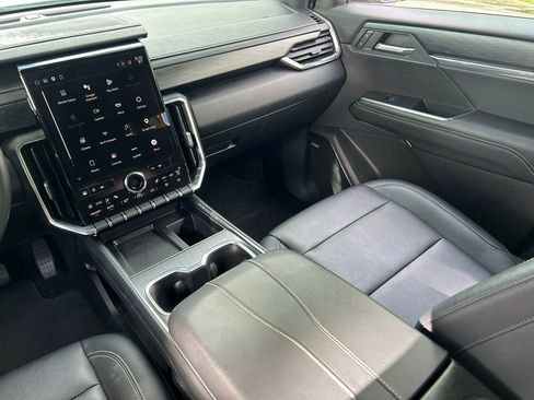 Used 2024 GMC Acadia Elevation AWD/4WD image 12
