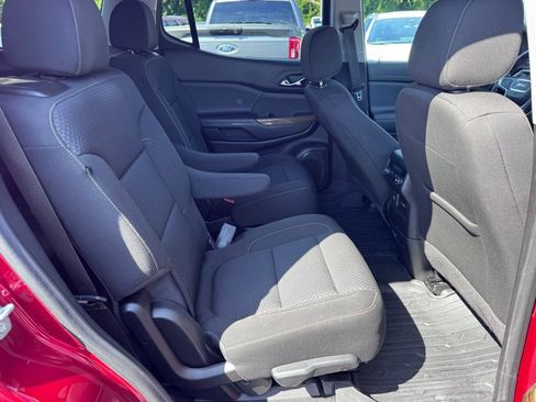 Used 2022 GMC Acadia SLE w/ Driver Convenience Package FWD image 31