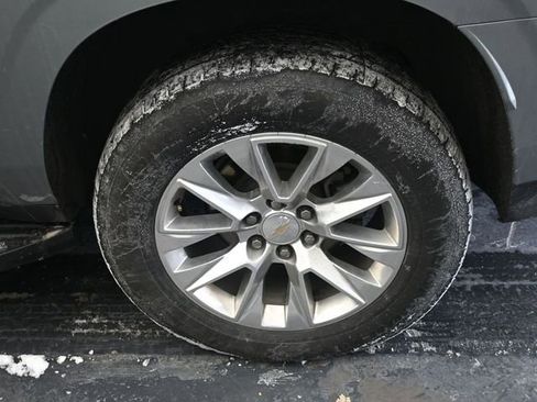 Used 2023 Chevrolet Suburban Premier image 15