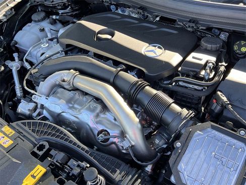 Certified 2025 Mercedes-Benz GLA 250 4MATIC image 27