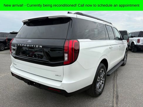 Used 2025 Ford Expedition Max Active AWD/4WD image 4