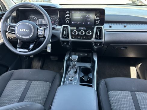 Certified 2022 Kia Sorento LX FWD image 13