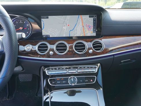 Used 2017 Mercedes-Benz E 300 4MATIC image 17