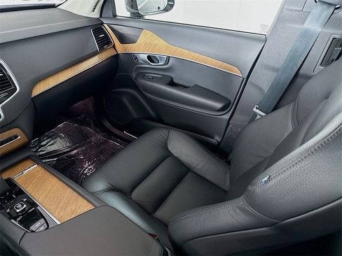 Certified 2024 Volvo XC90 T8 Plus image 25