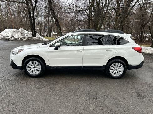 Used 2019 Subaru Outback 2.5i Premium image 5