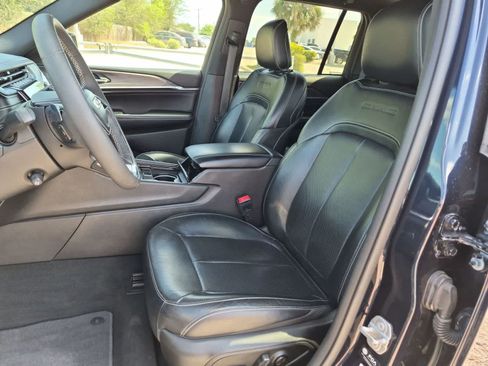 Used 2023 Jeep Grand Cherokee Overland AWD/4WD image 20